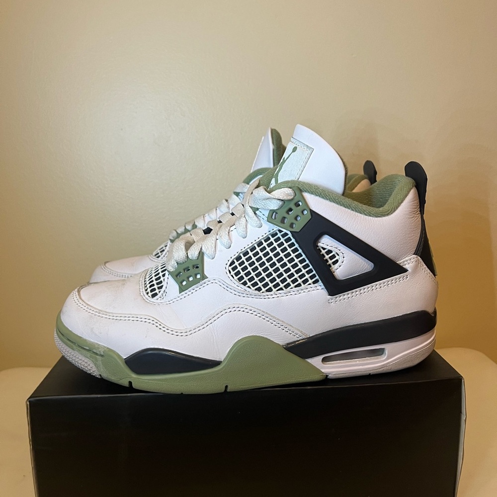 Seafoam Jordan 4 Retro